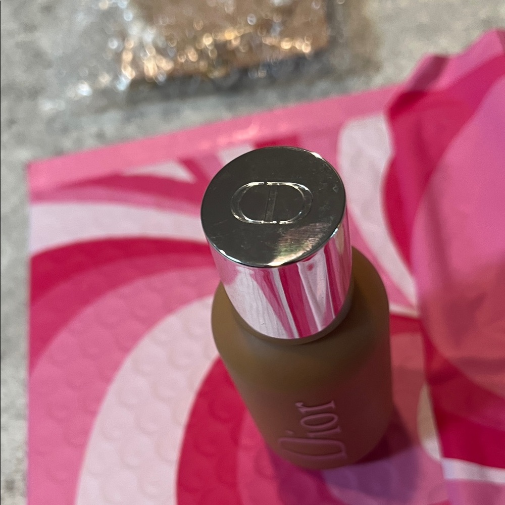 Dior Liquid Foundation - Medium Tan - Picture 4 of 5